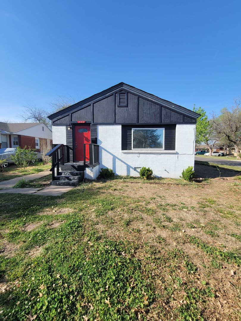 Midwest City House: 555 E Harmon