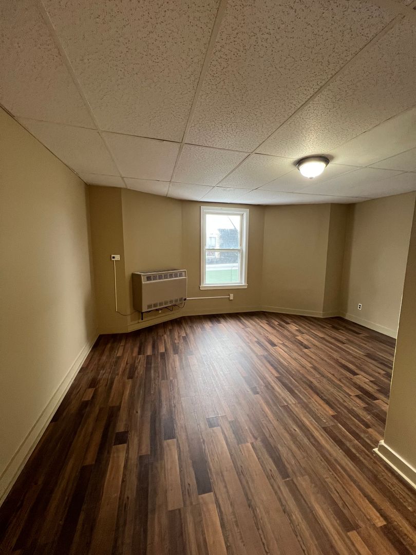 Waterville Apartment: 141 College Ave