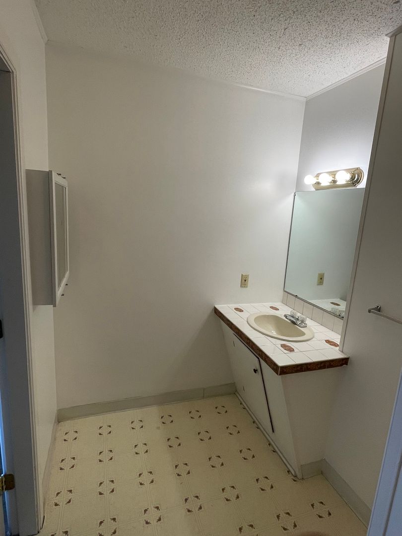 Waterville Apartment: 110 College Ave