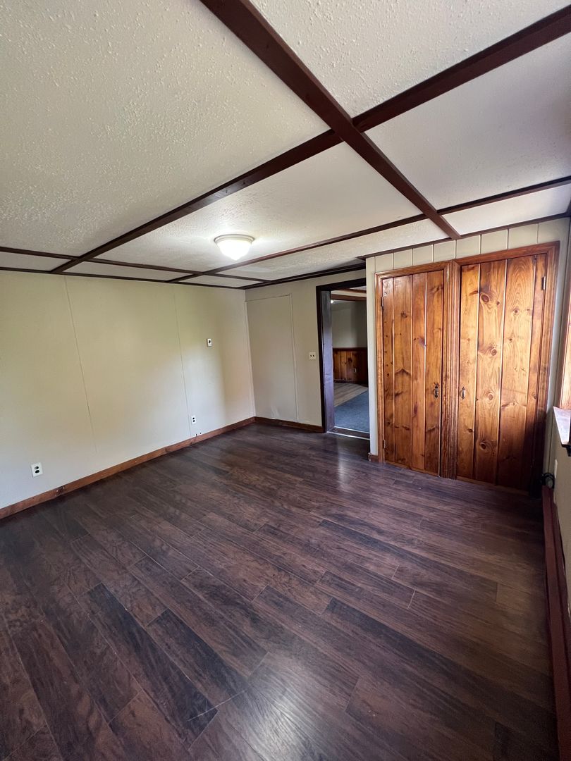 Oakland Apartment: 11 Center St