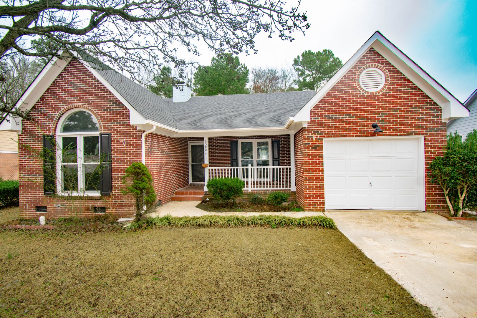 Fayetteville House: 6580 Applewhite Rd