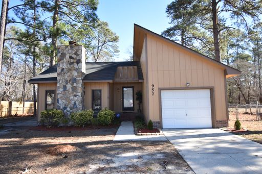 Coming Soon: 3 Bedroom 2 Bath Home (Pets Considered) – photo 1