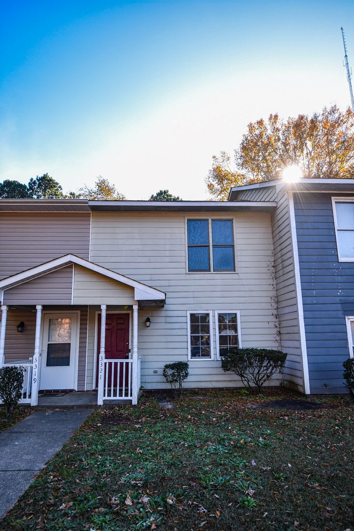 Fayetteville House: 3321 Scotty Hill Rd