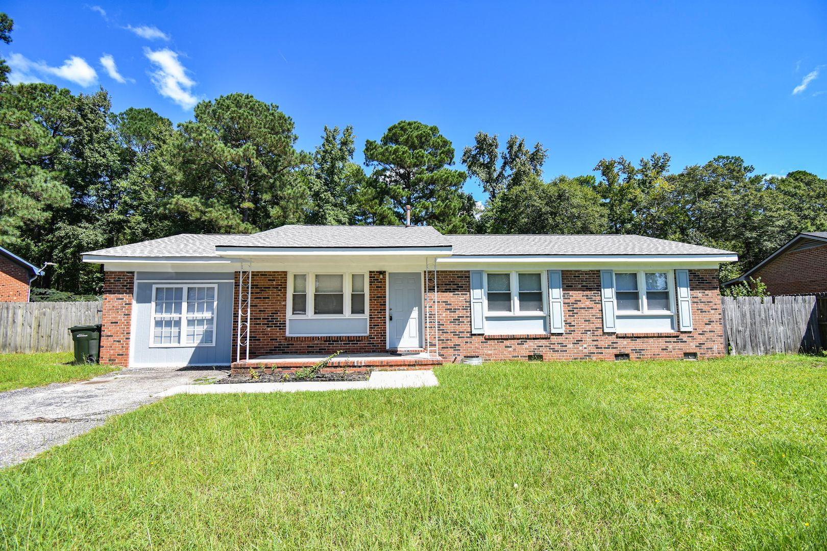 Fayetteville House: 7546 Southgate Rd