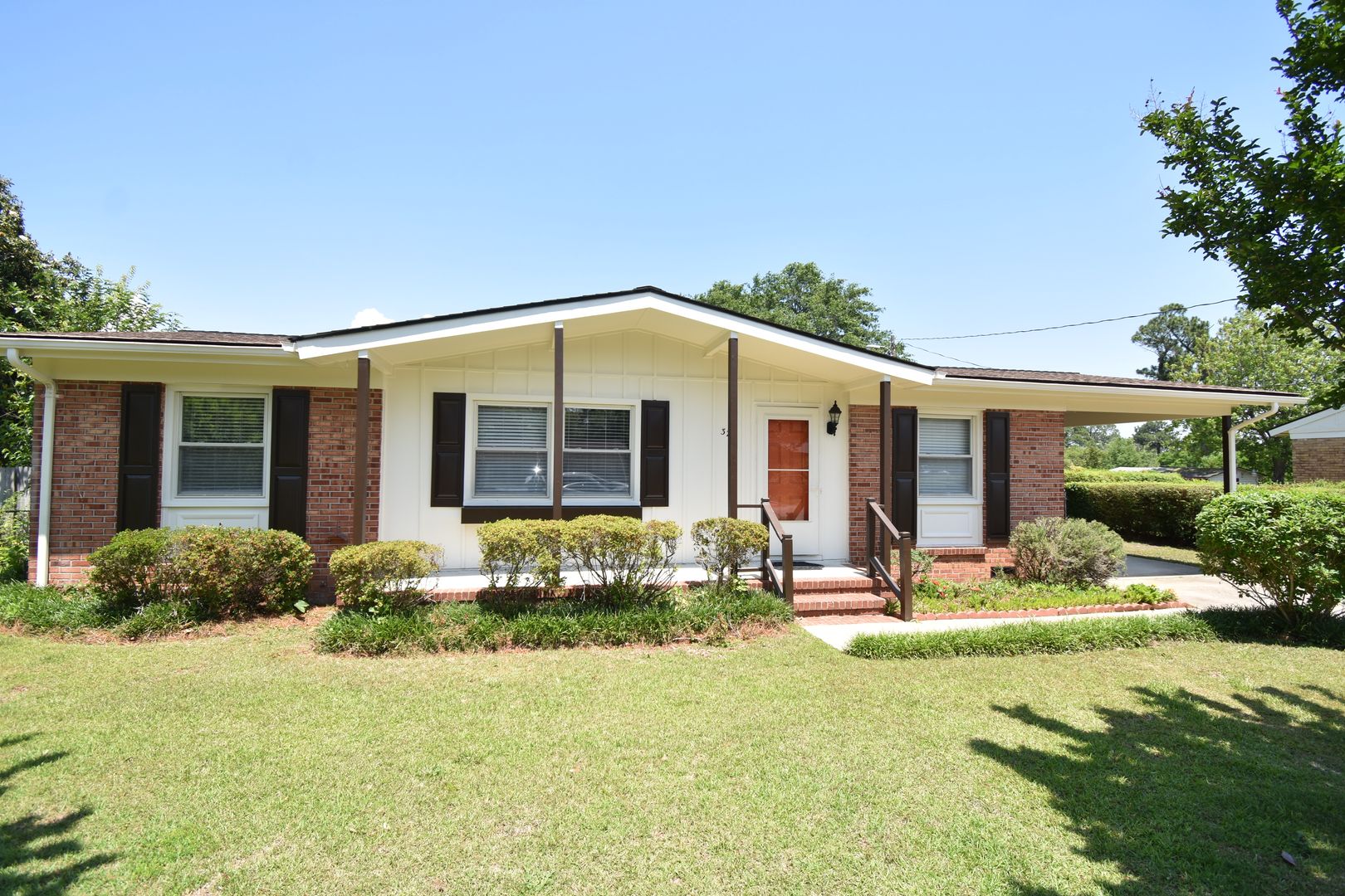 Fayetteville House: 328 Desmond Dr