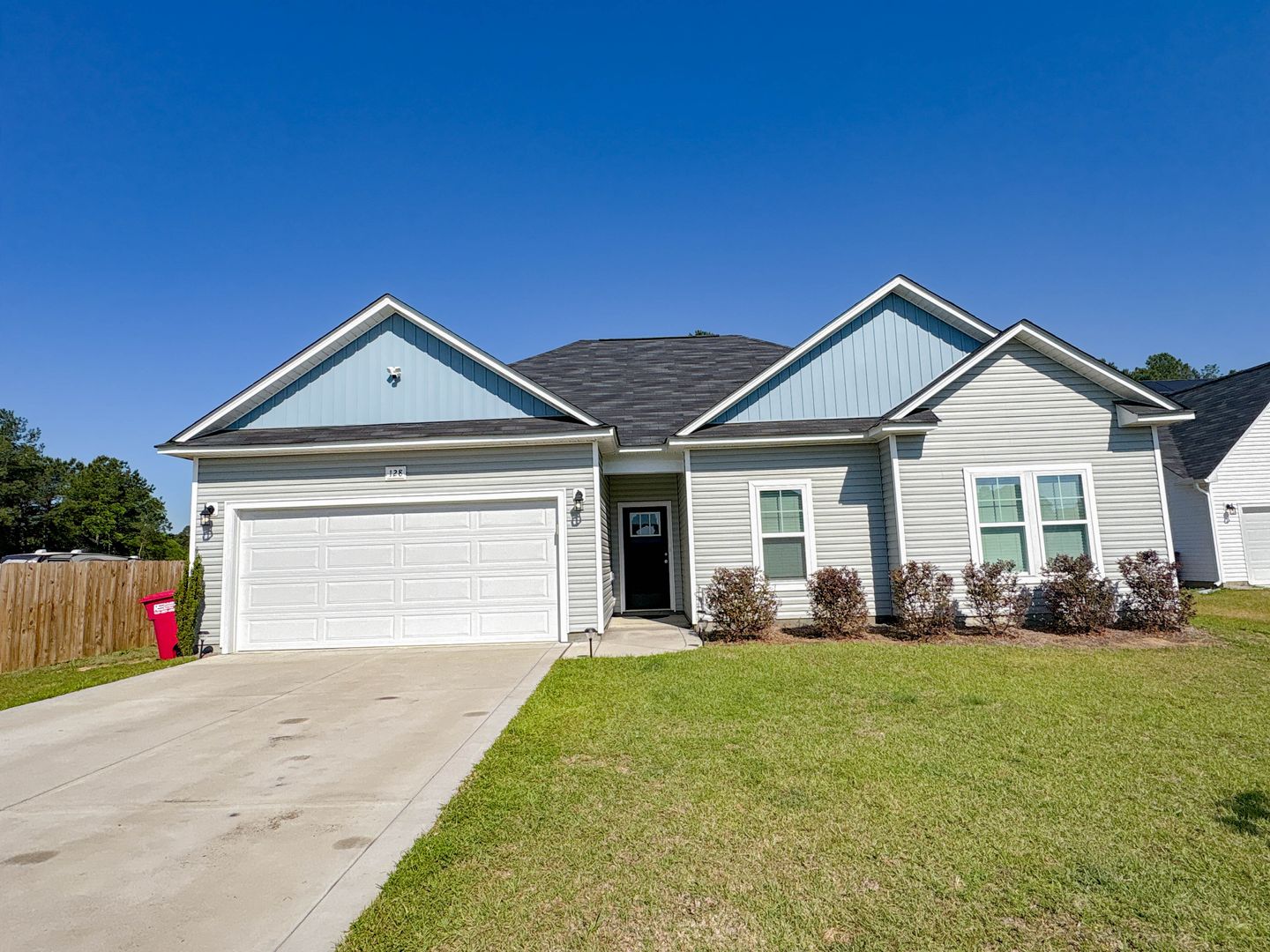 Parkton House: 128 Magnolia St