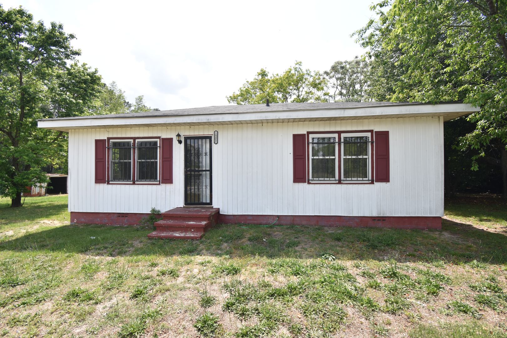 Fayetteville House: 1527 McArthur Rd