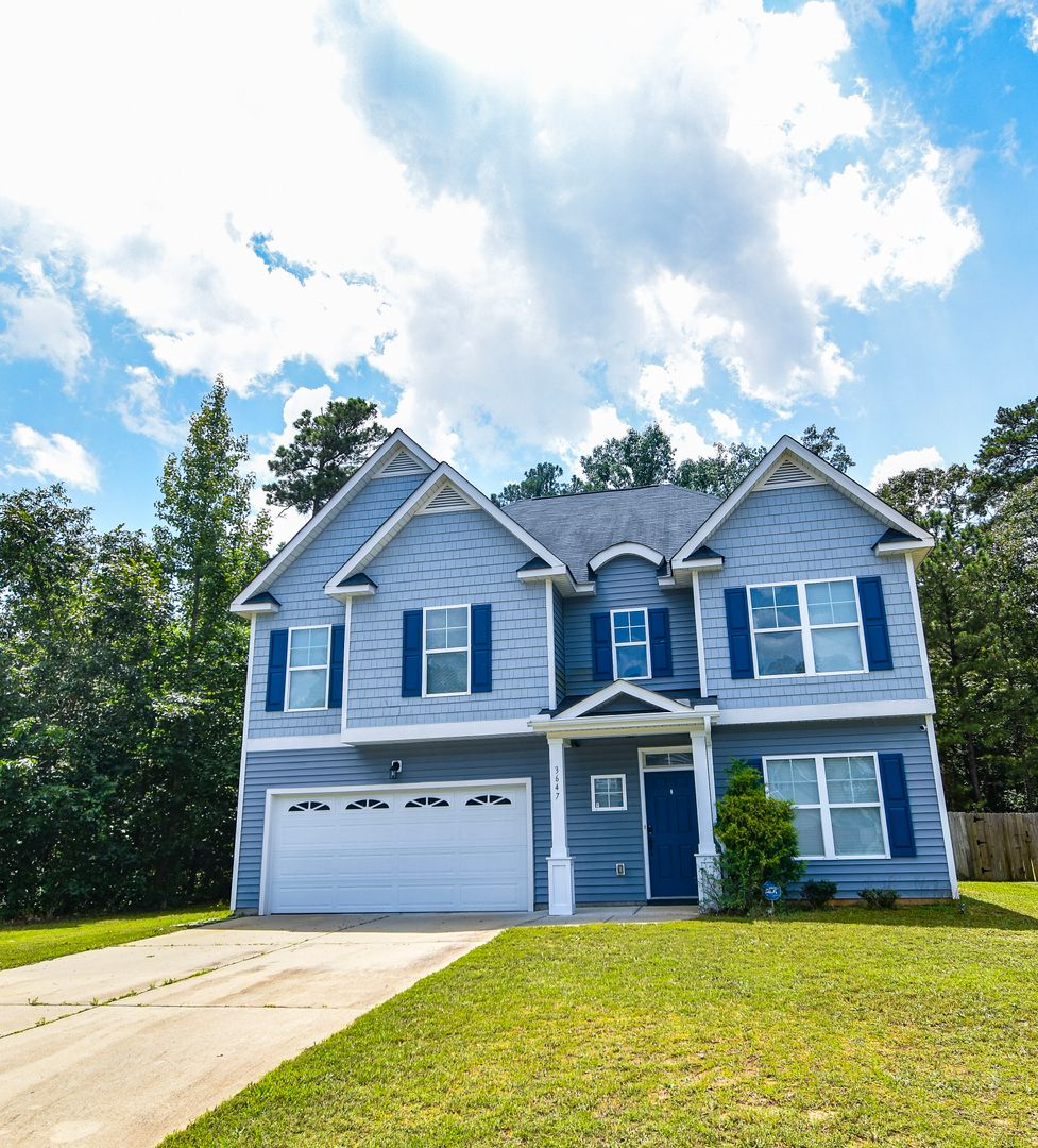 Fayetteville House: 3647 Badin Lake Ln