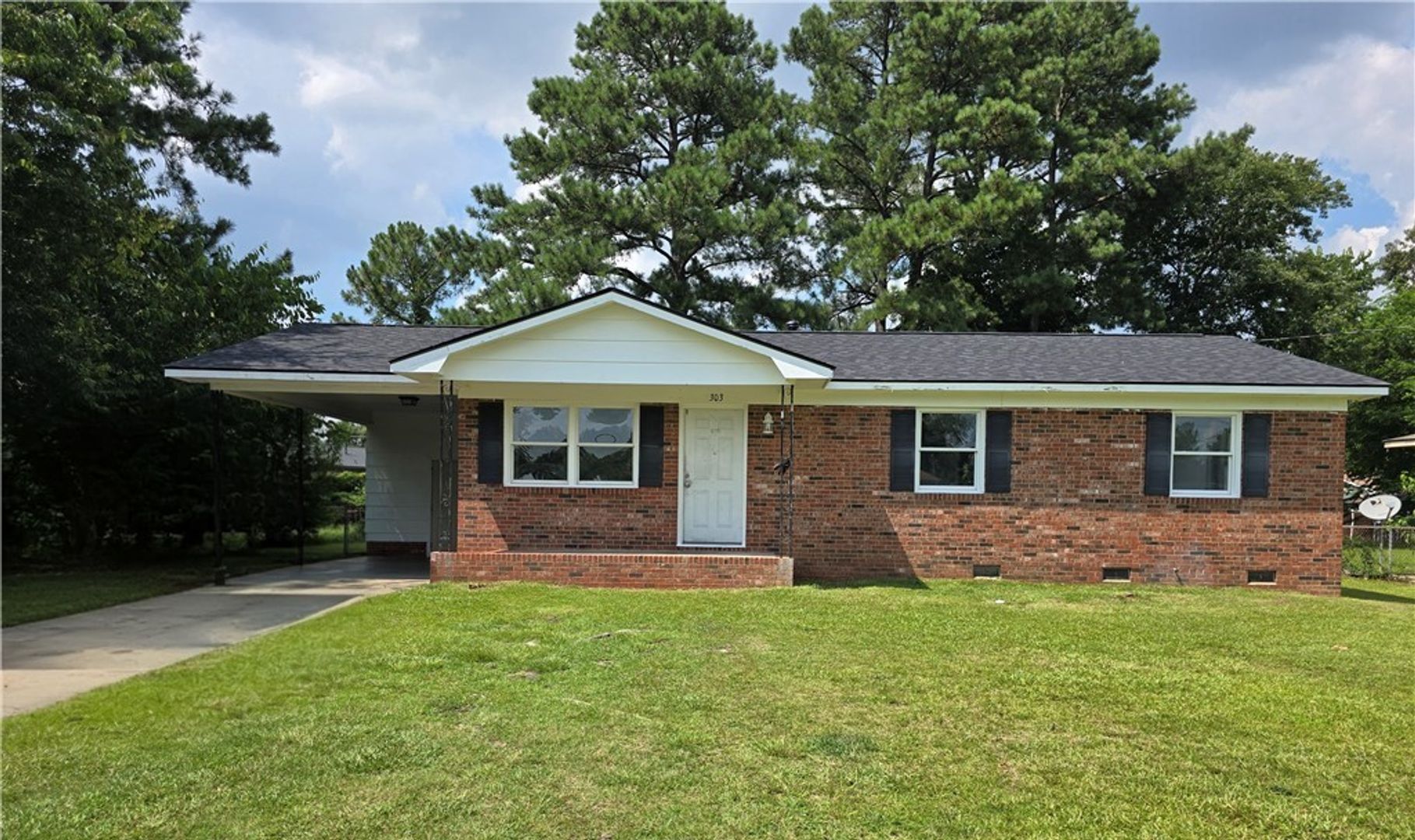 Fayetteville House: 303 Cartwright Dr