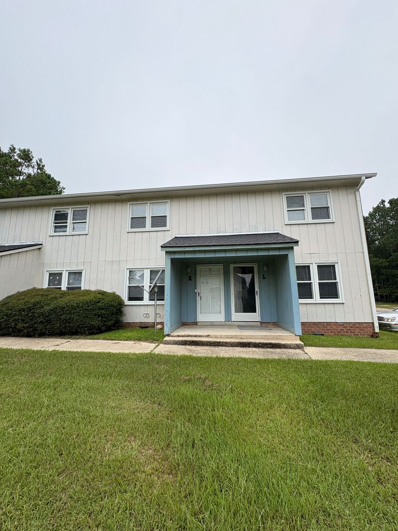 Fayetteville Apartment: Grand Prix Dr