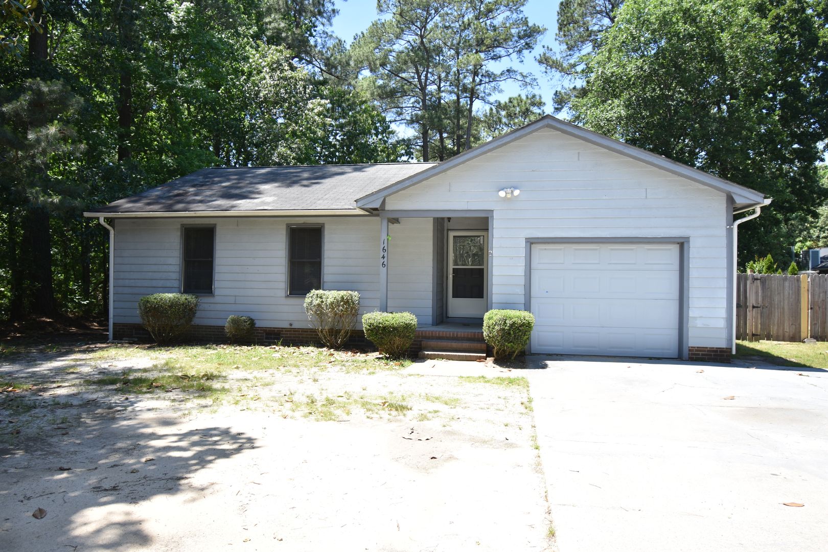 Fayetteville House: 1646 Rim Rd