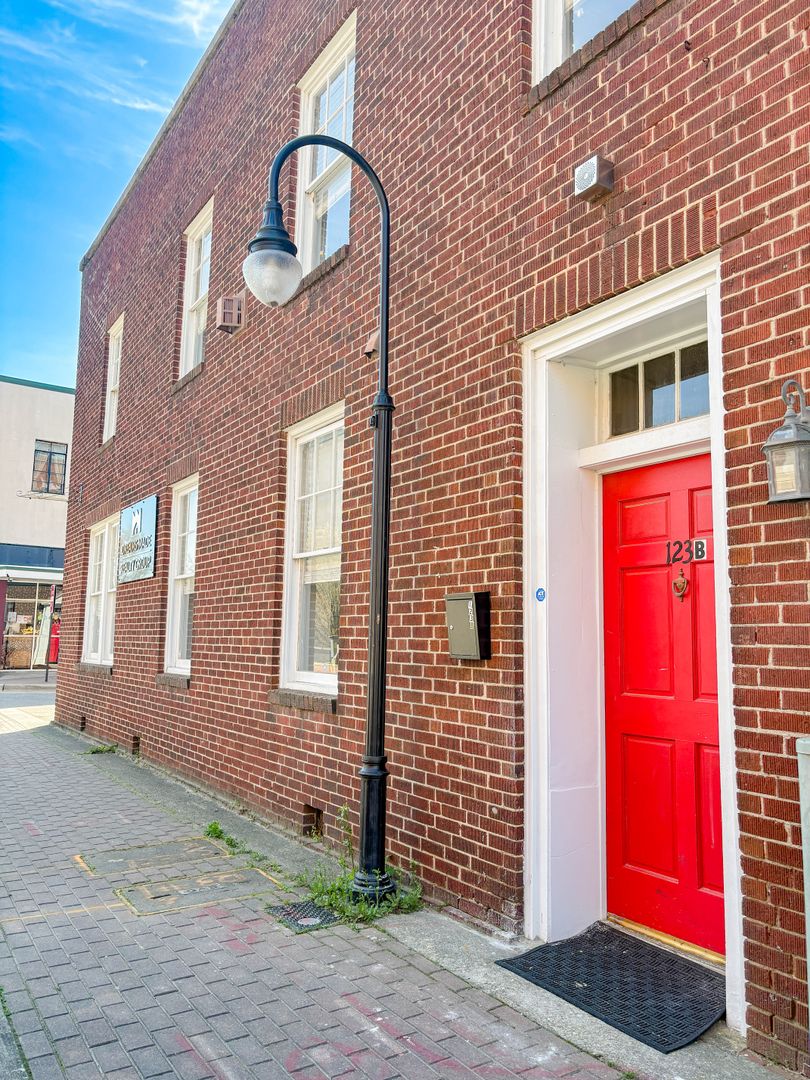 Fayetteville House: 123-B Anderson St