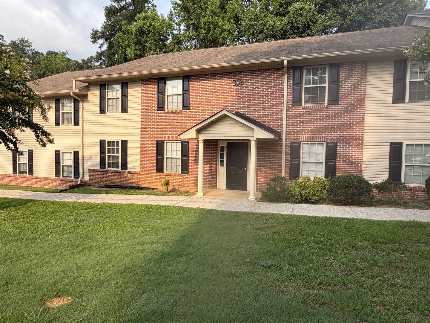 Fayetteville Apartment: 301-307 Hinsdale Ave