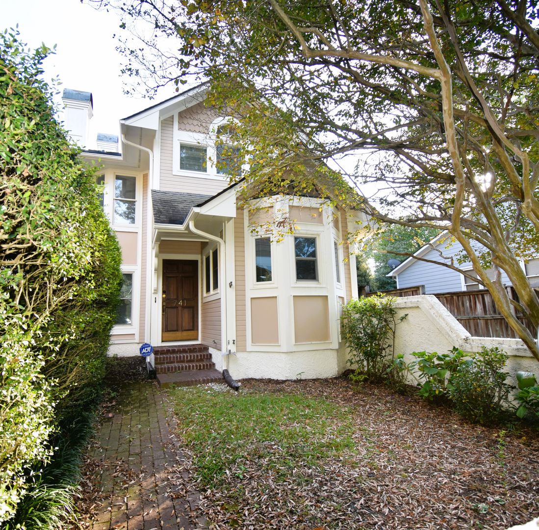 Fayetteville House: 741 Victorian Pl