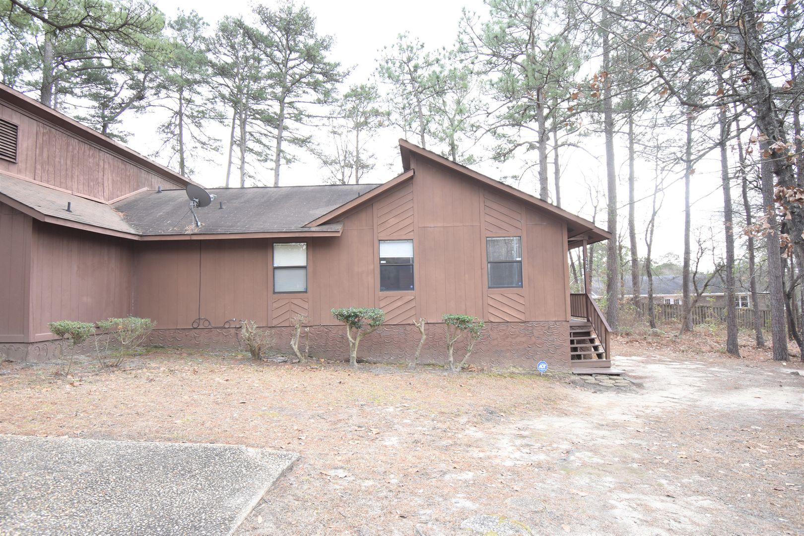 Fayetteville House: 3563 Rolls Ave