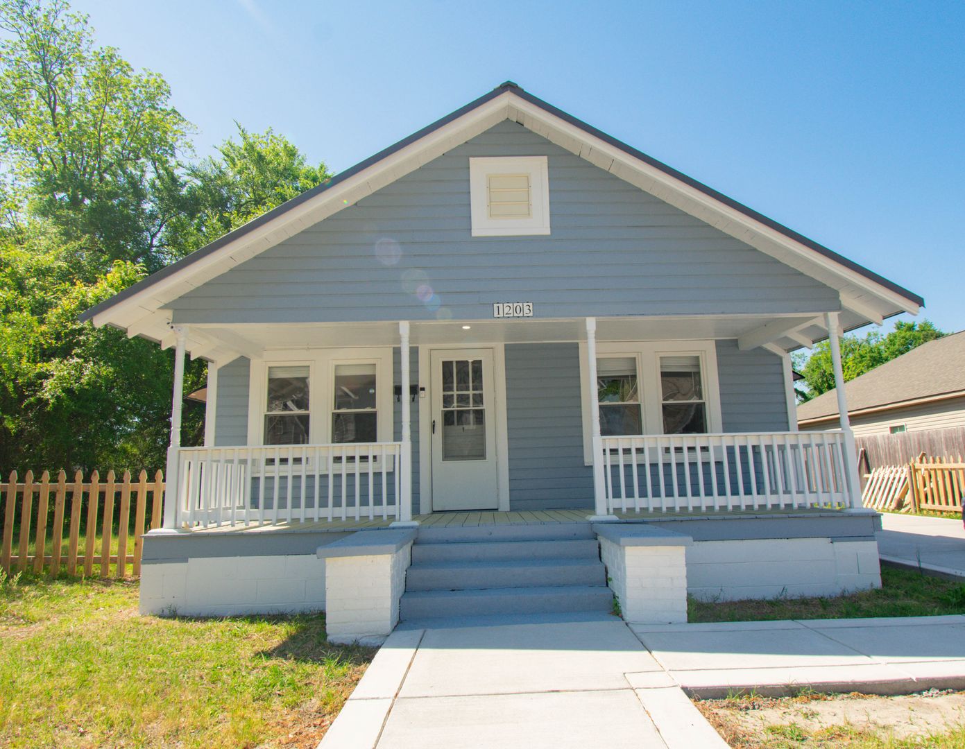 Fayetteville House: 1203 Simpson St