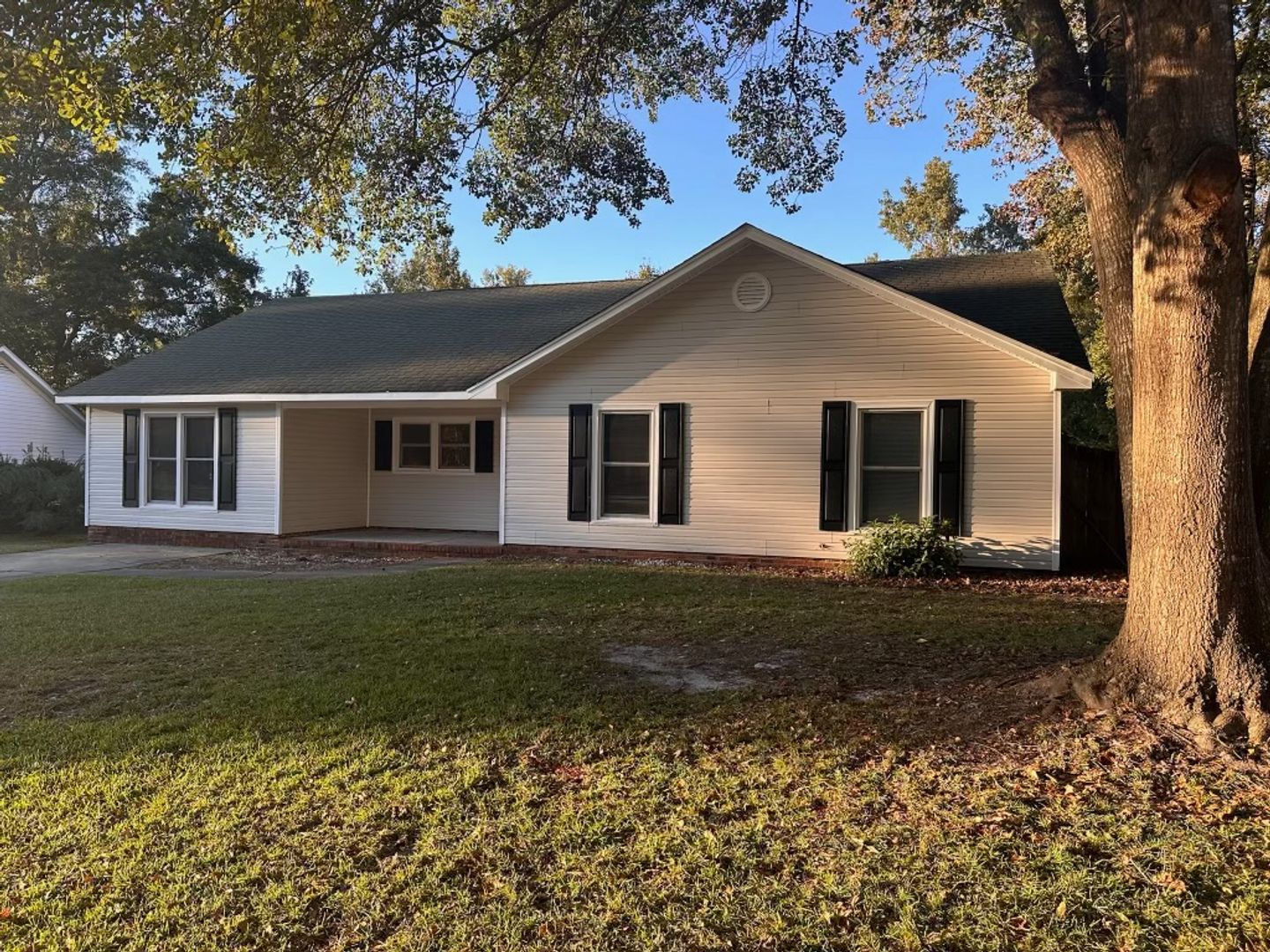 102 Woodbridge Ct, Jacksonville, NC 28540