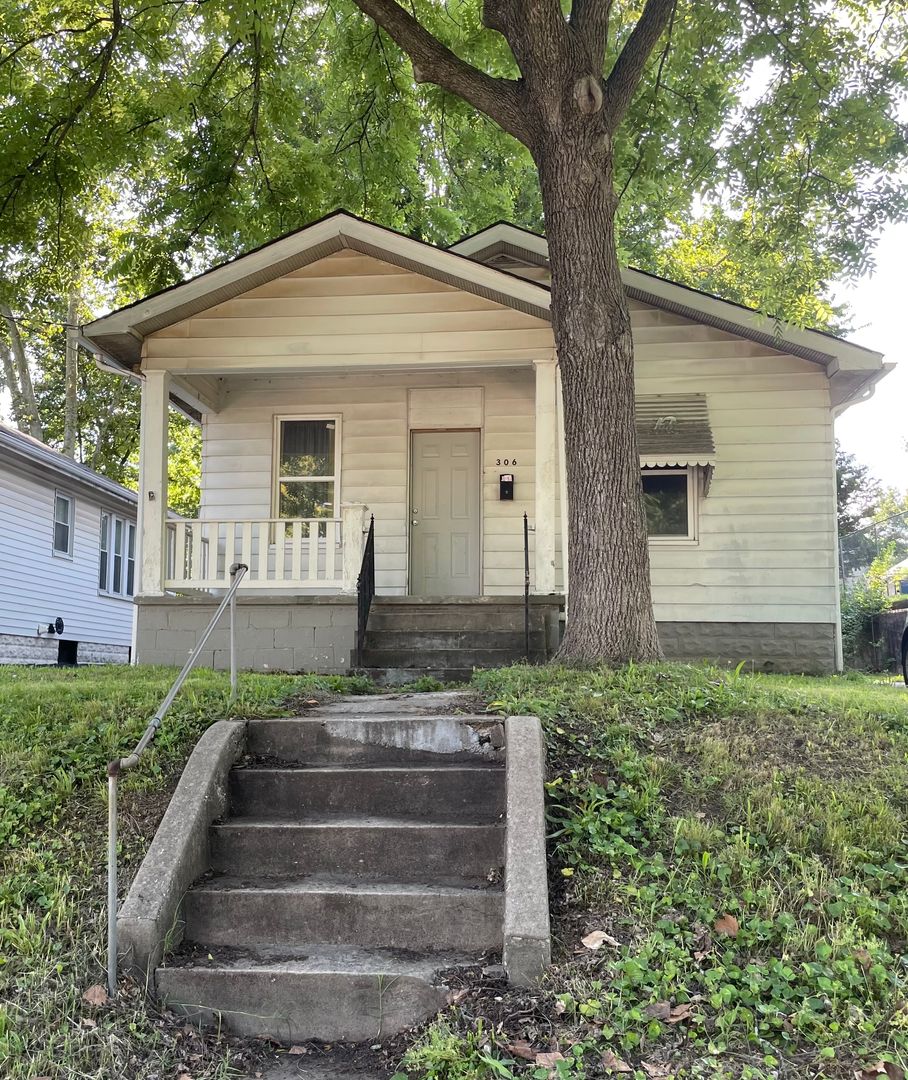 Alton House: 306 Lampert St.