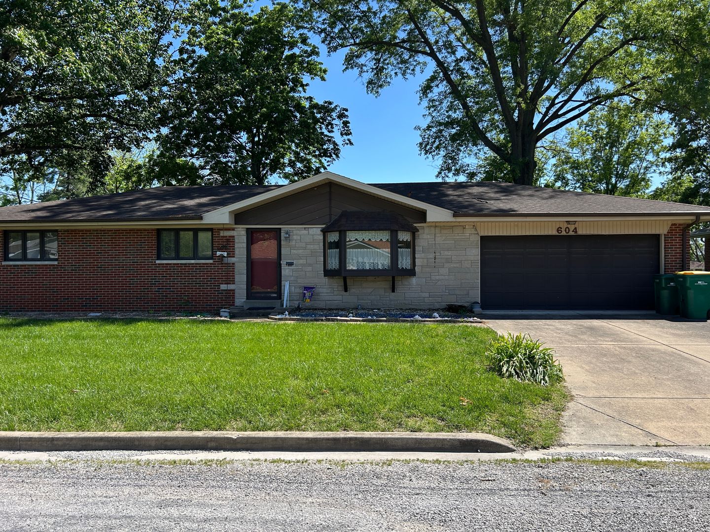 Millstadt House: 604 W. Van Buren