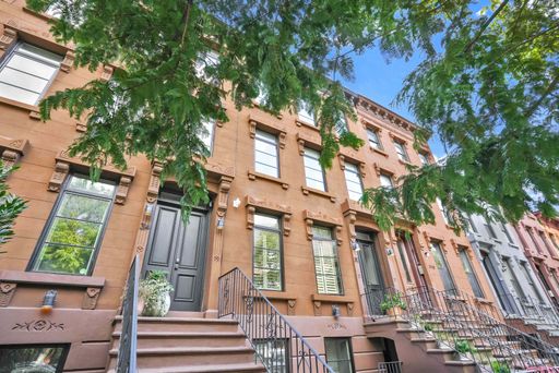 Spacious 2BR Suplex with Private Outdoor Space in Prime Bed Stuy – photo 1