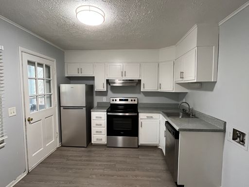 Ivy Creek Apartments-Near Peaks View Park – photo 1