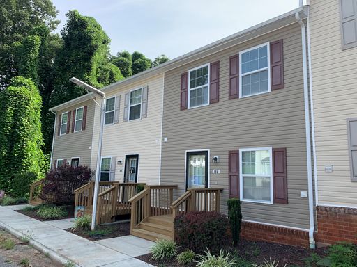 2 Bedroom Townhouse in Madison Heights – photo 1