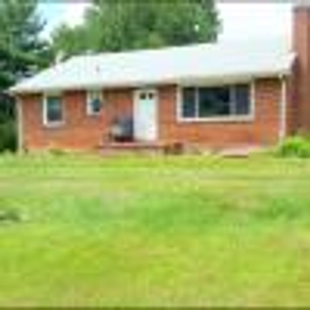 Lynchburg House: 407 Laxton Road