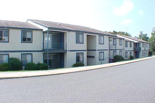 Upper Level Apartment off Fort Avenue – photo 1