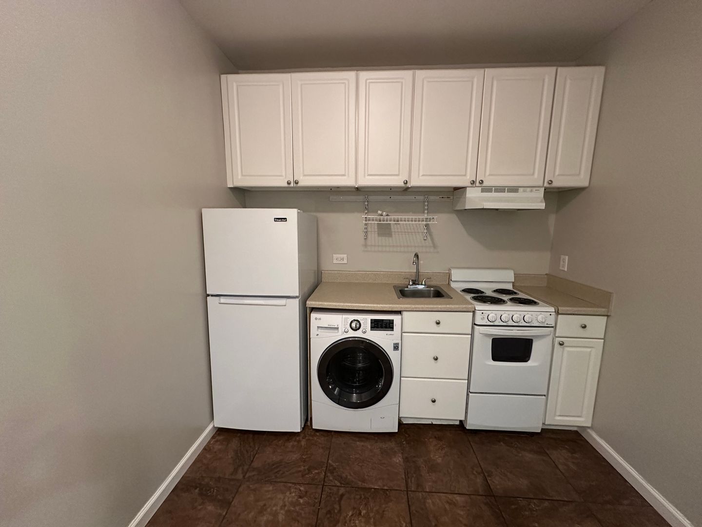 Madison Heights Apartment: Riviera Drive