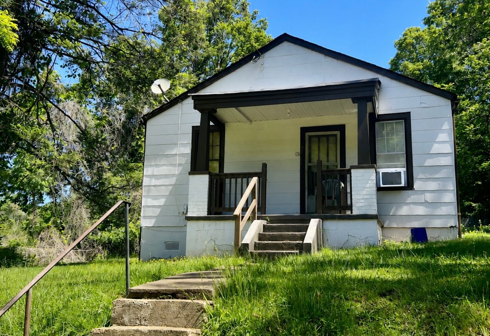 Lynchburg House: 2908 Carroll Avenue
