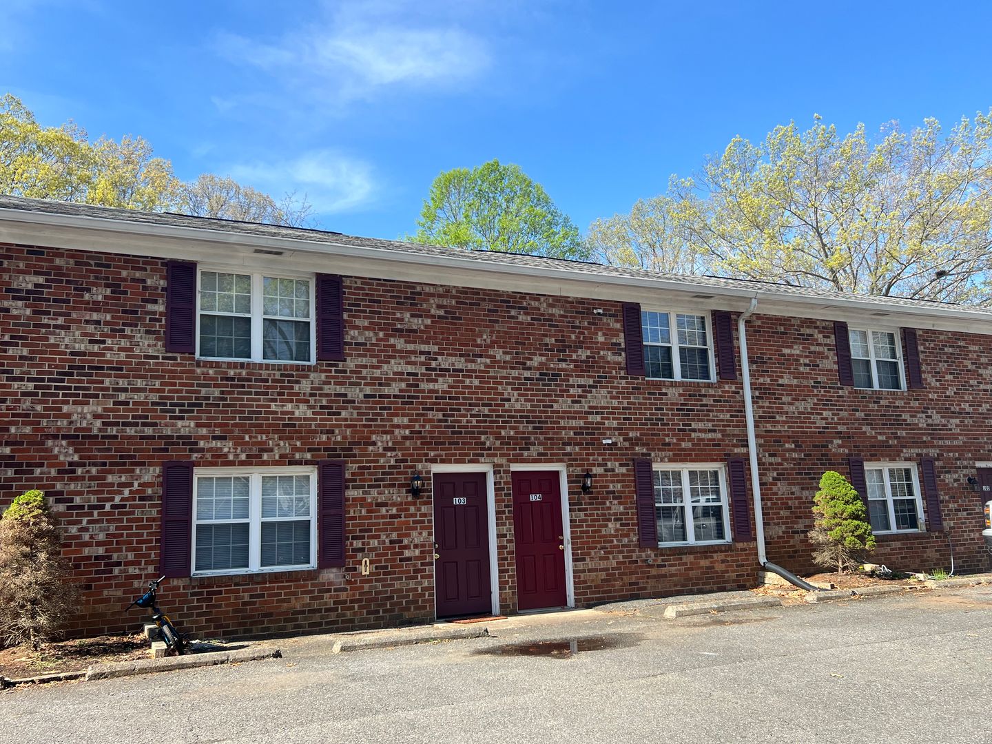Madison Heights Apartment: 127 & 144 Country Village Lane