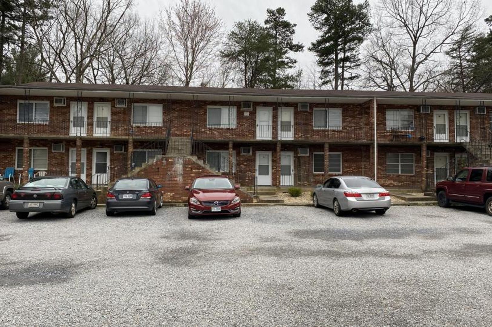 Gretna Apartment: 301 W. Watts Street