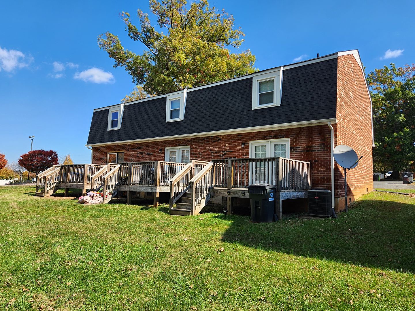 Madison Heights Apartment: 132-144 Oakwood Drive