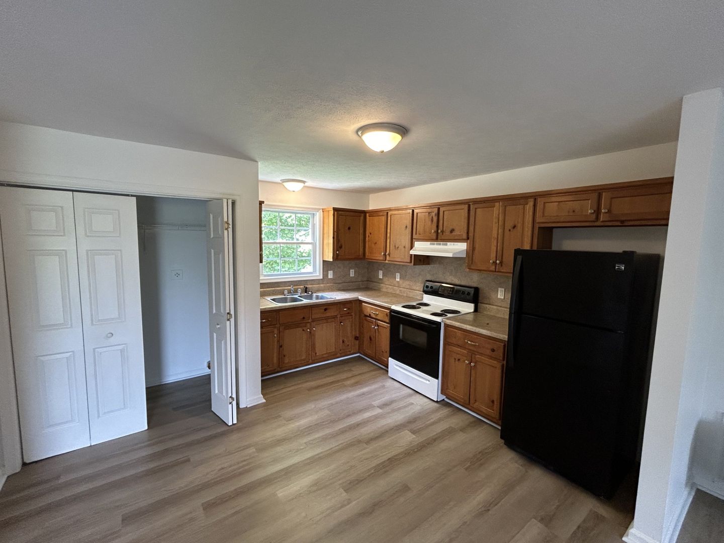 Concord Apartment: 14105-14109 Red House Road