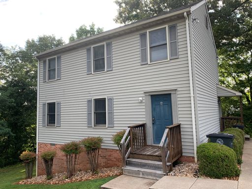 Upper Level of Duplex with Deck – photo 1