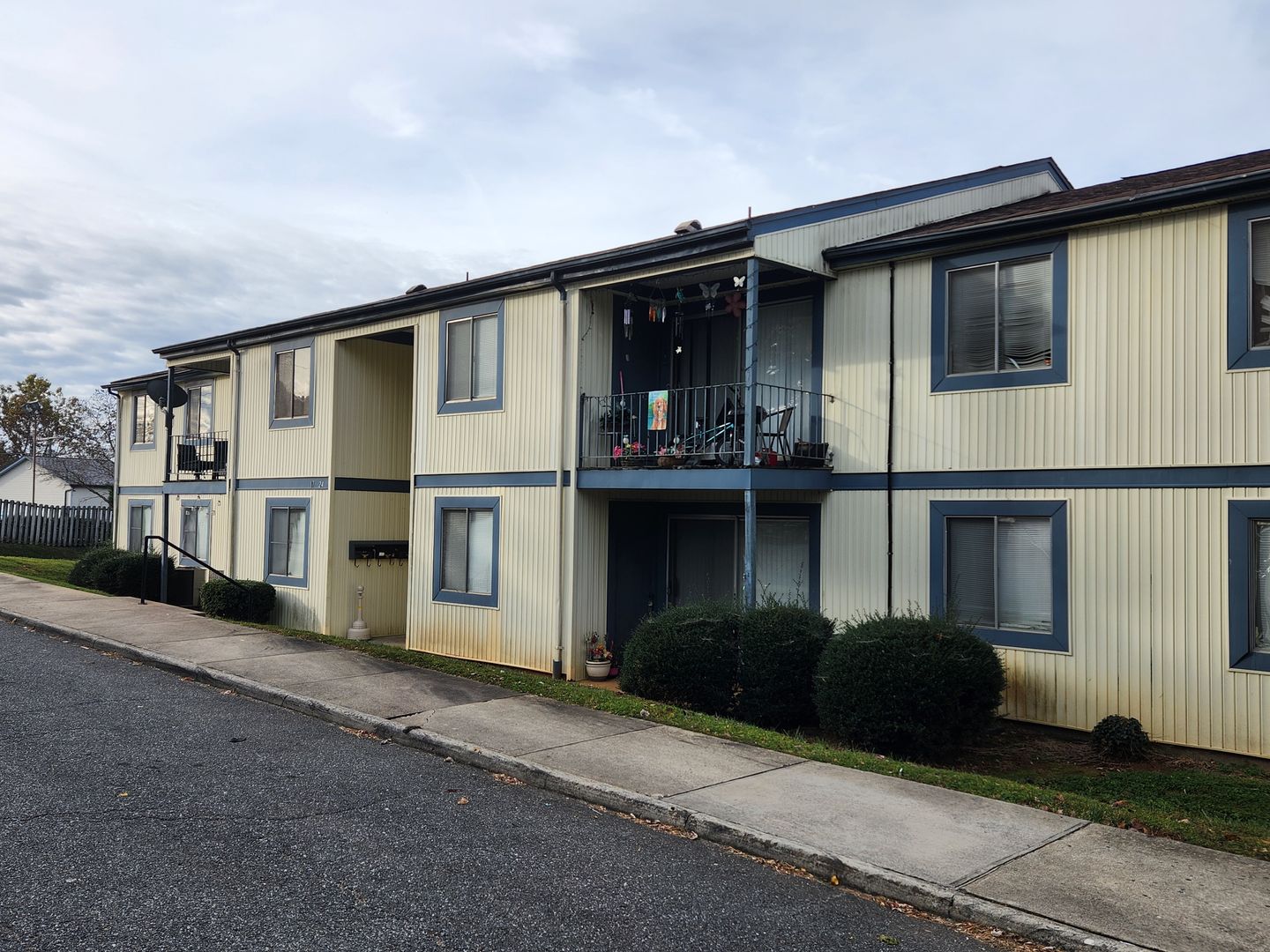 Lynchburg Apartment: 1216 & 1220 Moseley Drive Apts #1-32