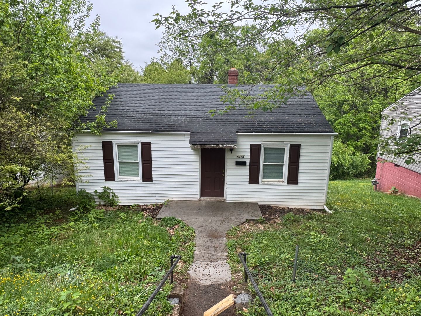 Lynchburg House: 1218 Shirley Road
