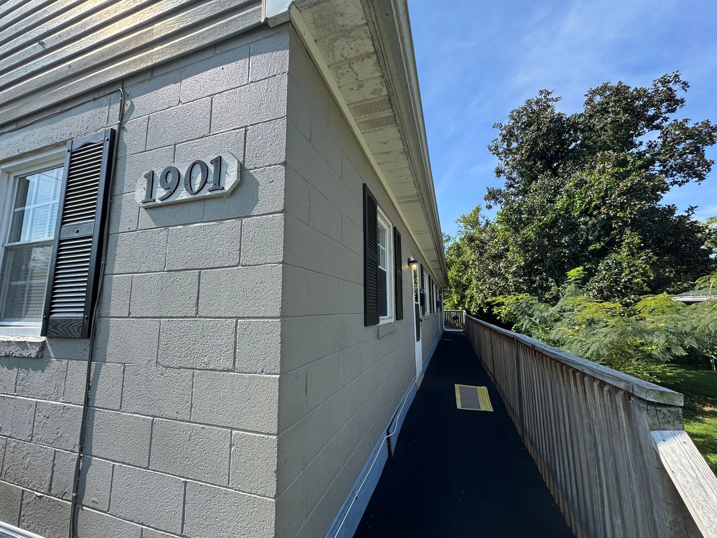 Lynchburg Apartment: 1901 Cleveland Avenue