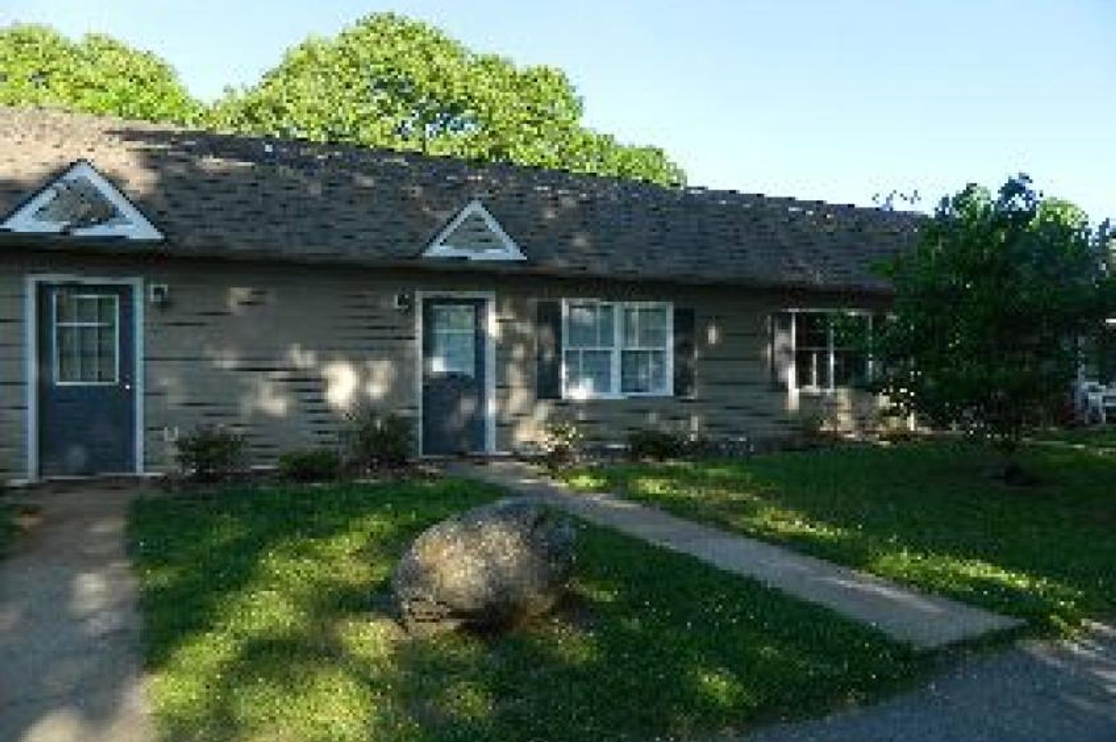 Bedford Apartment: 1232, 1244, 1254 Centerville Road