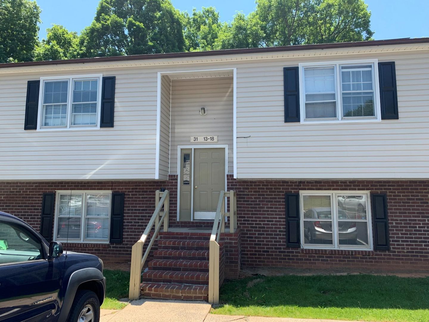 Forest Apartment: 21, 22, 31, 42 Hokie Place