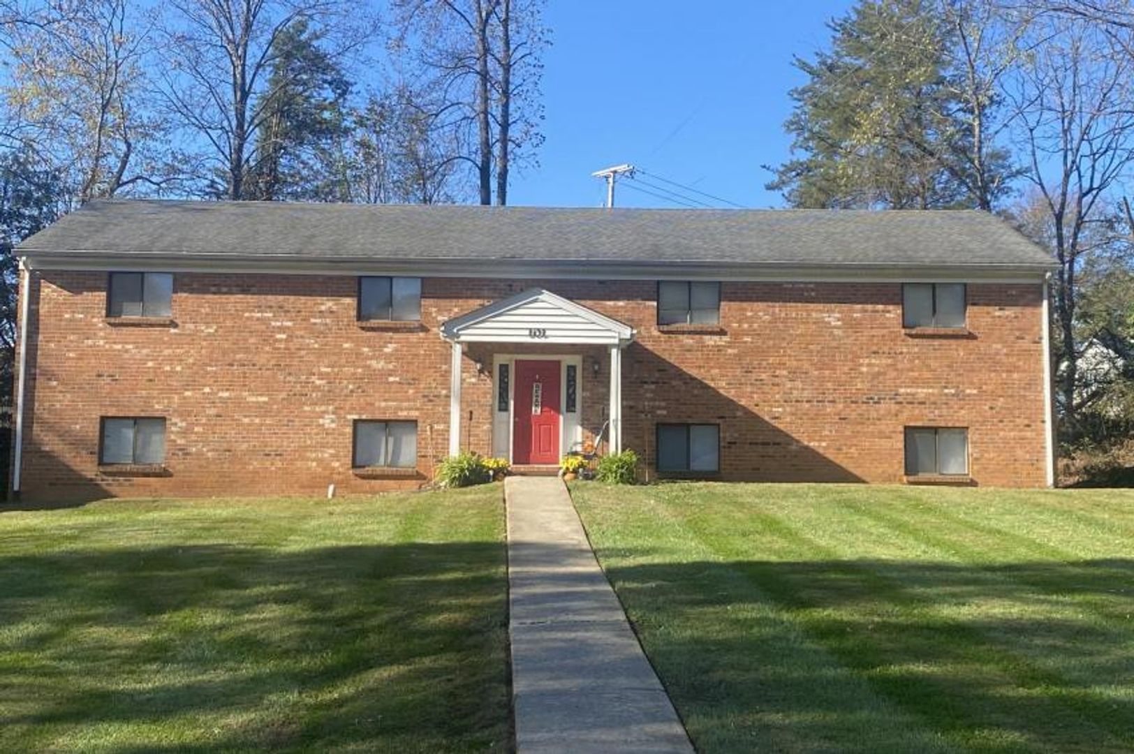 Lynchburg Apartment: 101 & 103 & 116 Edgeway Dr