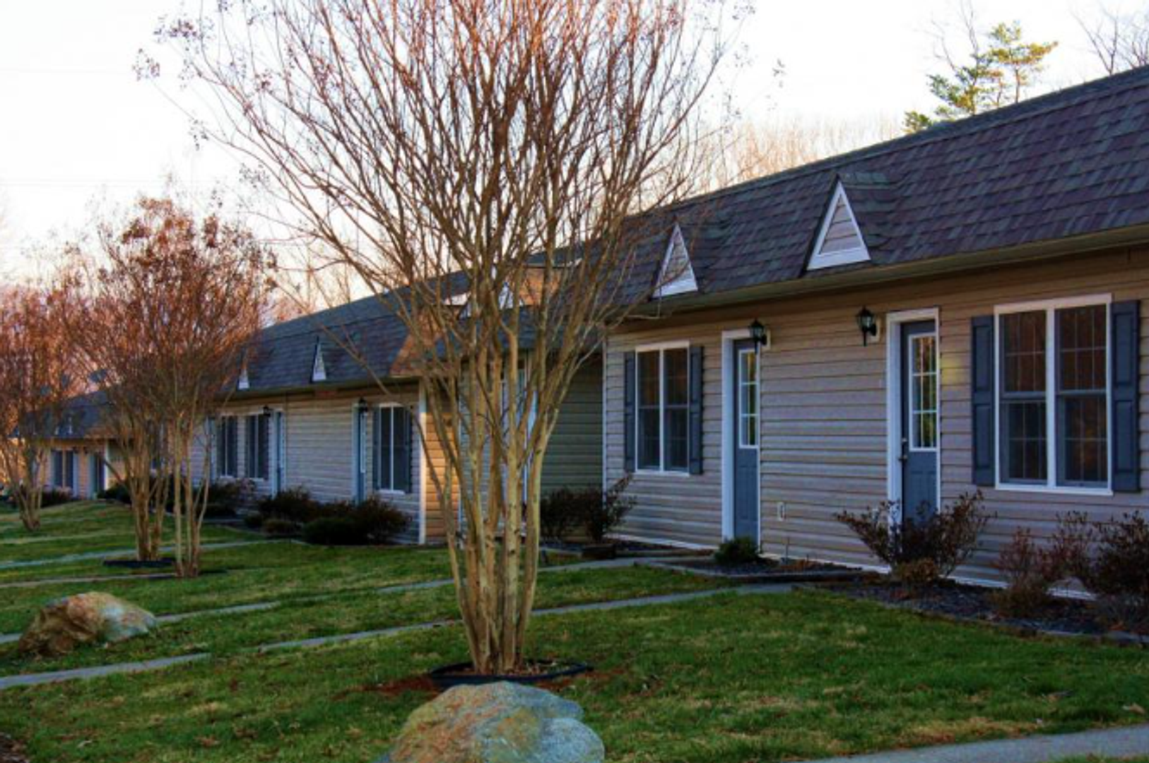 Bedford Apartment: 1232, 1244, 1254 Centerville Road