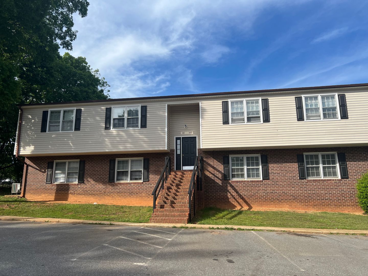 Forest Apartment: 21, 22, 31, 42 Hokie Place