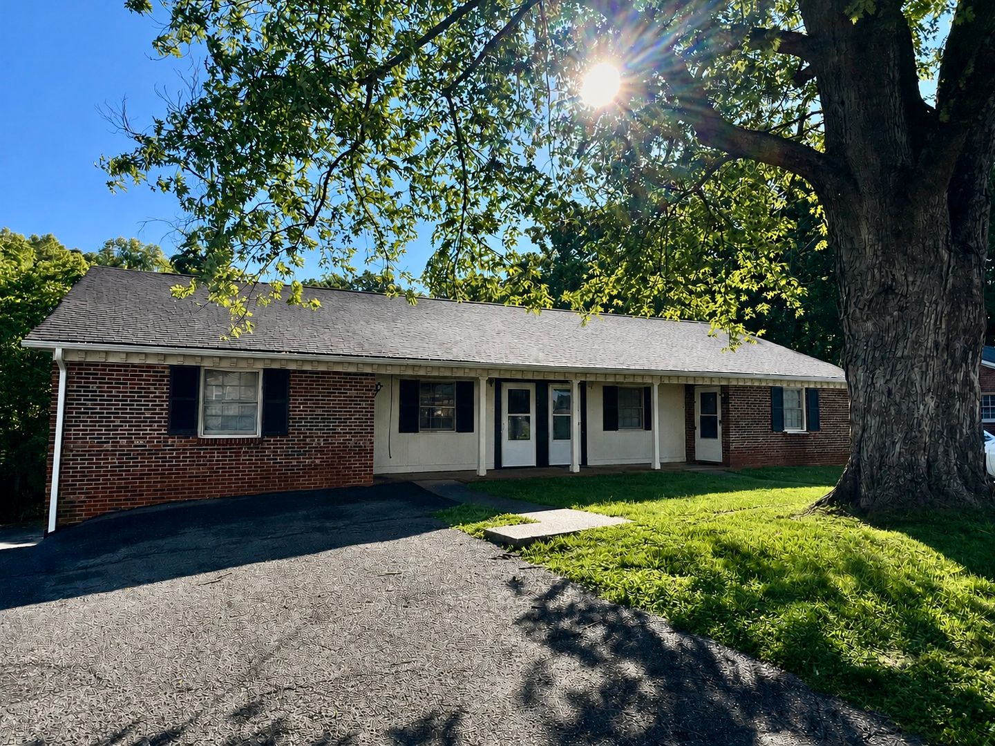 Lynchburg Apartment: 106 Holmes Circle
