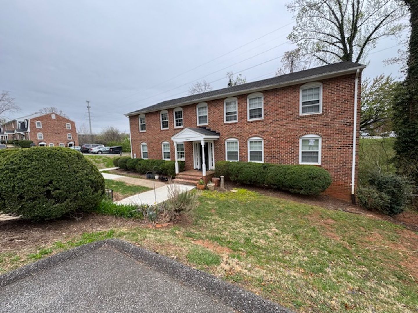 Lynchburg Apartment: 1900 & 1904 Canterbury Court