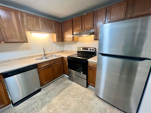 Bramblewood-Lower Level Apartment with Wood Laminate Floors – photo 1