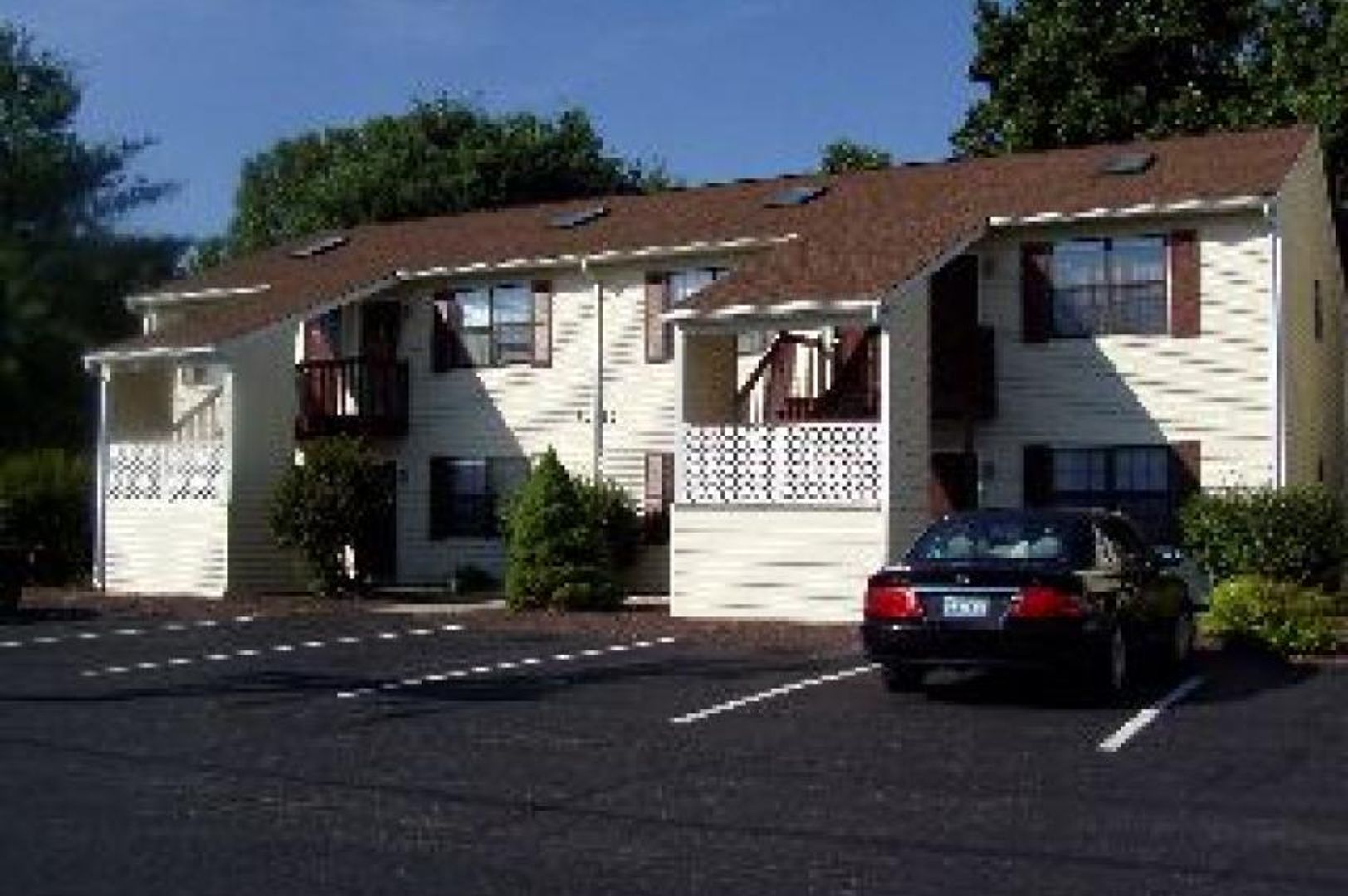 Forest Apartment: 5214 & 5216 Waterlick Road