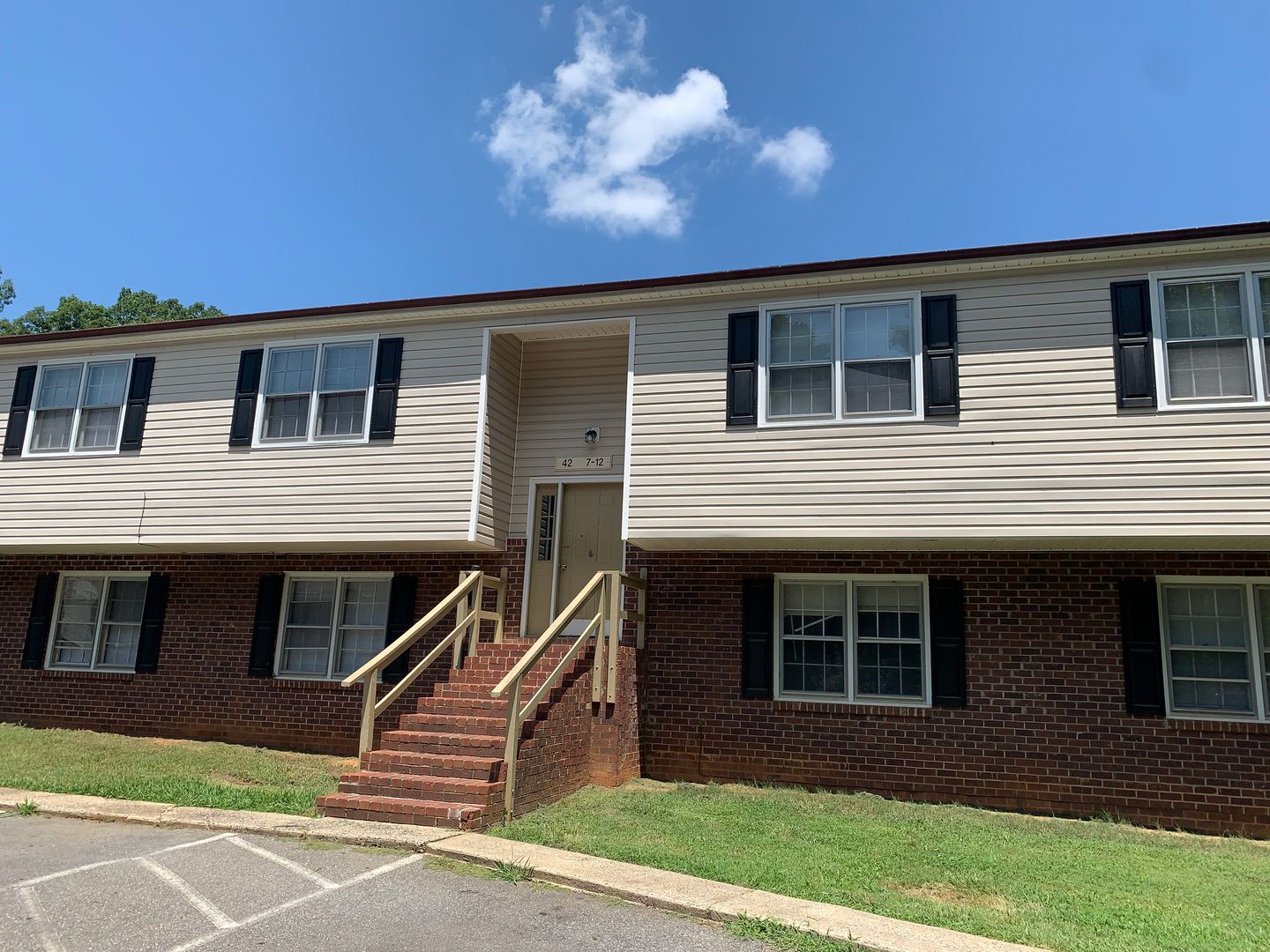 Forest Apartment: 21, 22, 31, 42 Hokie Place