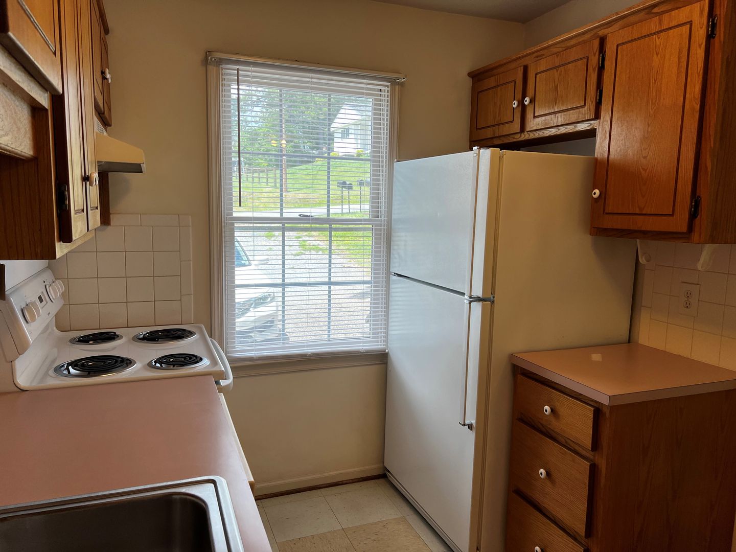 Madison Heights Apartment: 277 Lakeview Drive