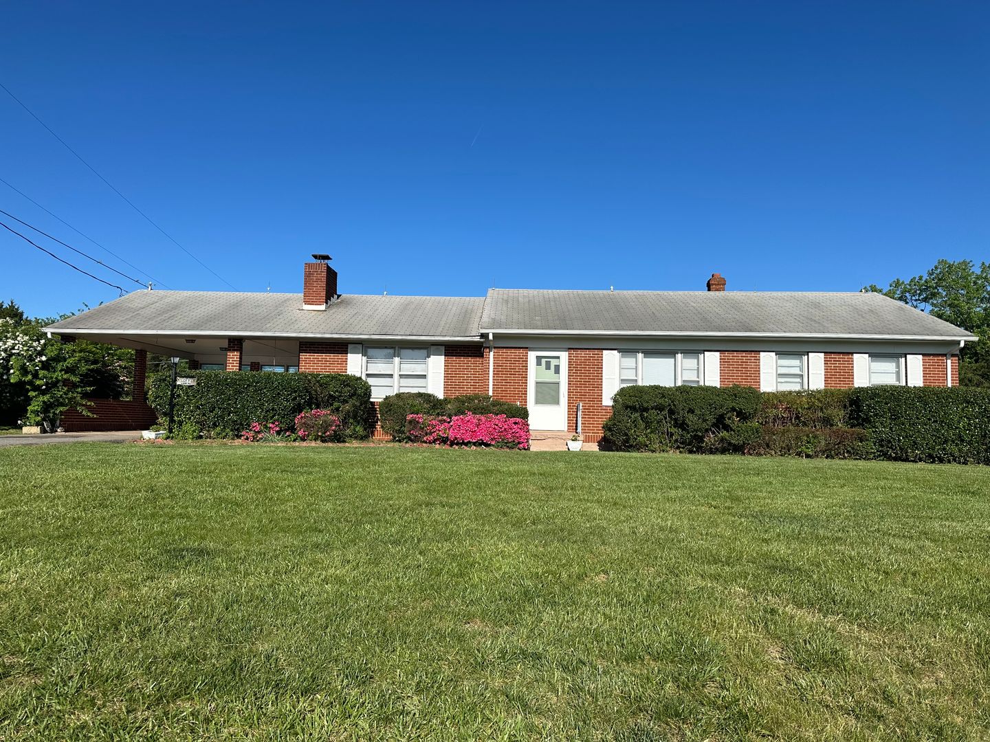 Altavista House: 3564 Wards Road